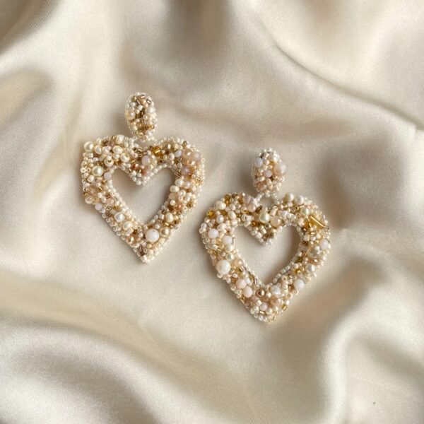 BEADED HEARTS EARRINGS - BEIGE - Afbeelding 2